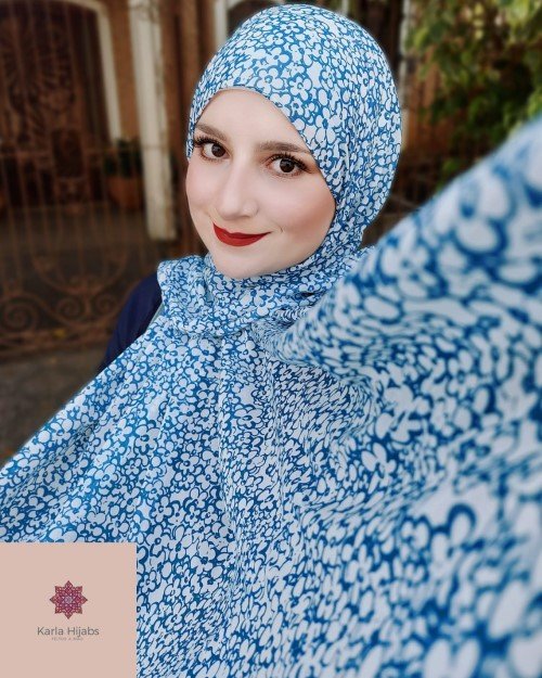  Muçulmana Cliente em Hijab Floral Karlamuslim