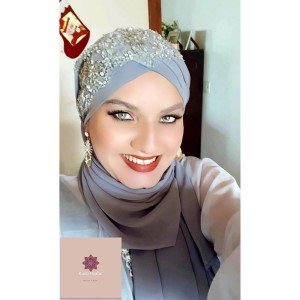 Hijab Bordado Cinza